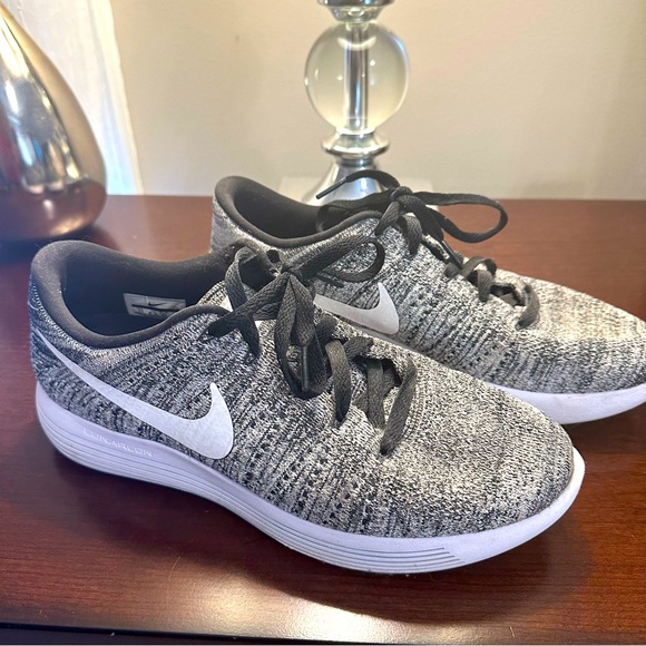 Nike LunarEpic Low Flyknit Oreo Running Shoes Women’s Size 11 - Picture 1 of 6